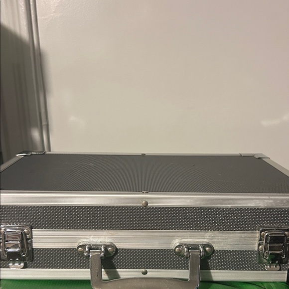 Artist loft Vibrant Colored Pencil Set in silver briefcase - Picture 4 of 5